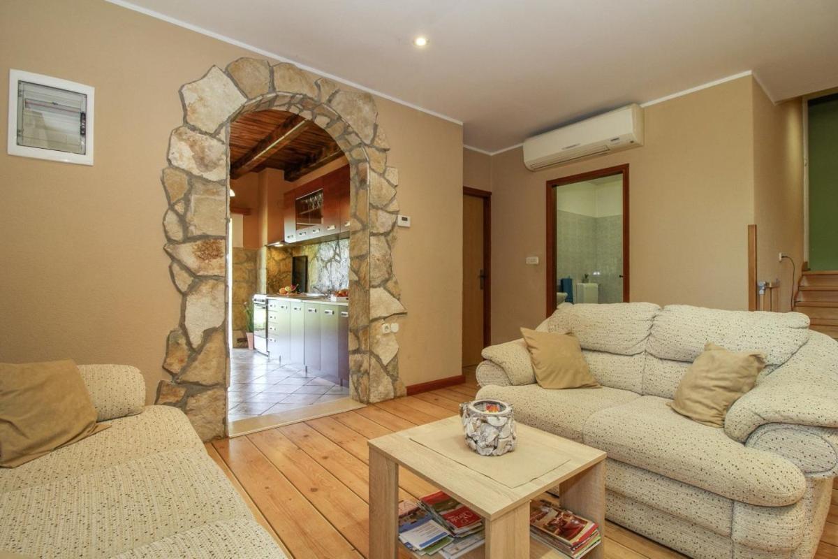 Villa Dea in Kmeti  Žminj Exterior foto